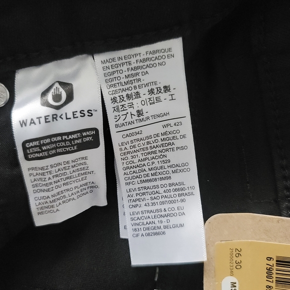 Levi's High Rise Black Jeans Sleek Silhouette | Size 26 X 30 - Picture 10 of 10